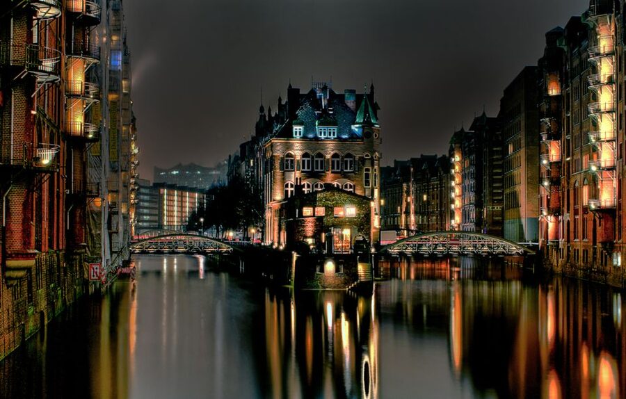 Hamburg: Speicherstadt & HafenCity Tour - Speicherstadt gives the walk its character