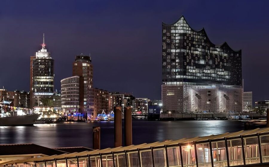 Hamburg: Speicherstadt & HafenCity Tour - Kibbelsteg offers one of the best views