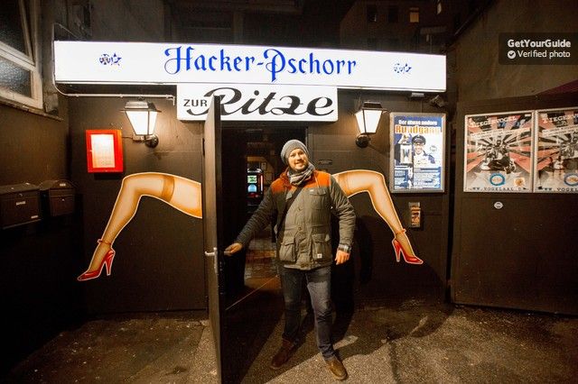 Hamburg: St. Pauli Red Light District Tour - Spielbudenplatz and the Reeperbahn mood
