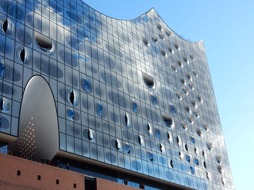 Hamburg: Tour from St. Michael's to the Elbphilharmonie - Across Michelwiese and through Portugiesenviertel