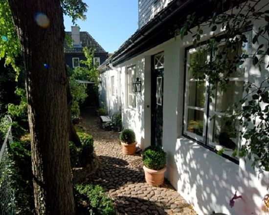 Hamburg: Tour of Blankenese on the Banks of the Elbe - Why Blankenese feels far from central Hamburg