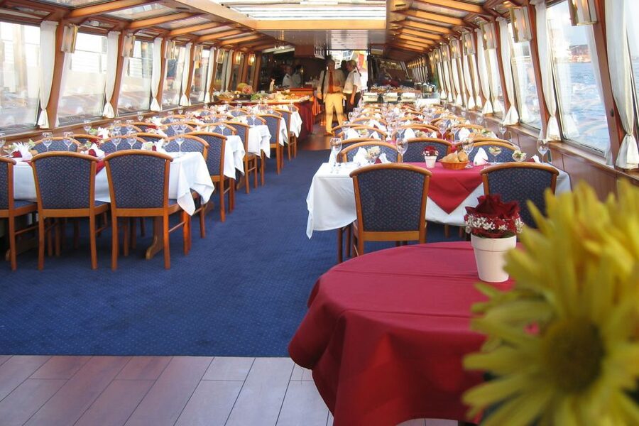 Hamburg: Traditional Harbor Tour with Commentary - Key points to know before you board
