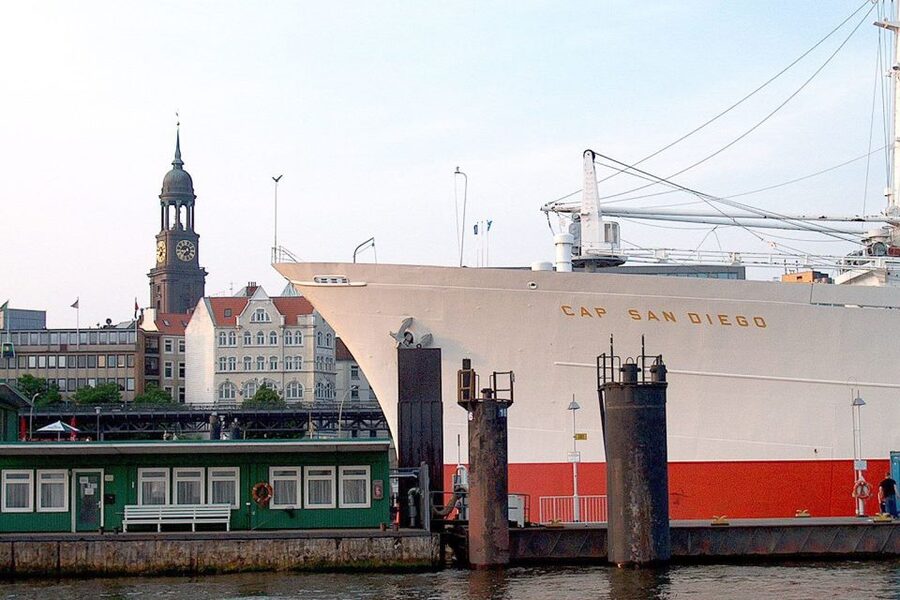 Hamburg: Traditional Harbor Tour with Commentary - The traditional launch and the old warehouse canals