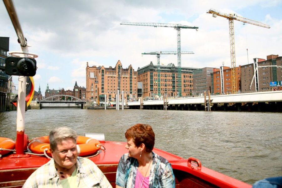 Hamburg: Traditional Harbor Tour with Commentary - Container terminals and Blohm & Voss shipyards