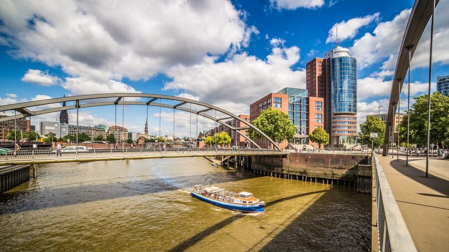 Hamburg: Ultimate Barge Tour with Live Commentary - Why this Hamburg harbor cruise is different