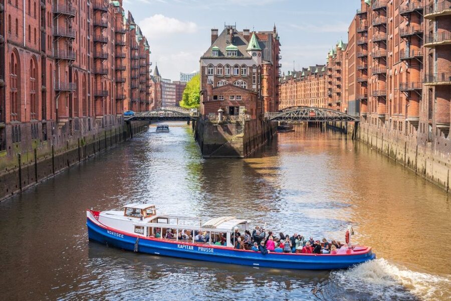 Hamburg: Ultimate Barge Tour with Live Commentary - Speicherstadt, HafenCity, and the Elbphilharmonie