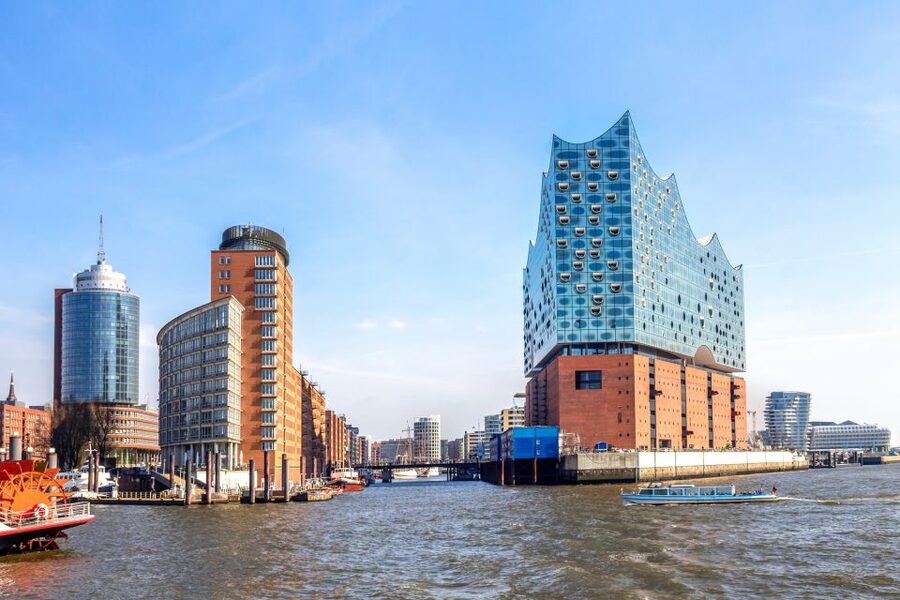 Hamburg: Ultimate Barge Tour with Live Commentary - Starting at Landungsbrücken and Pier 3