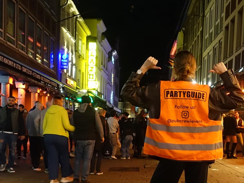 Hannover: Private pub crawl with insider-guide & free shots - The guide can make or break the night