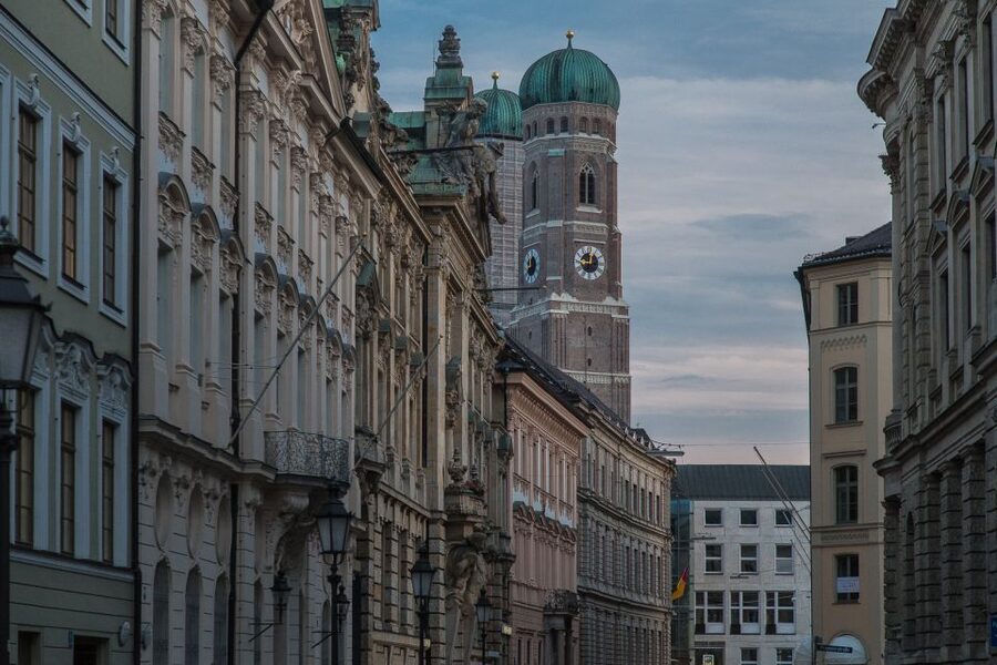 Munich - Illuminati & other Secret Societies, Tour in German - Promenadeplatz and the final questions