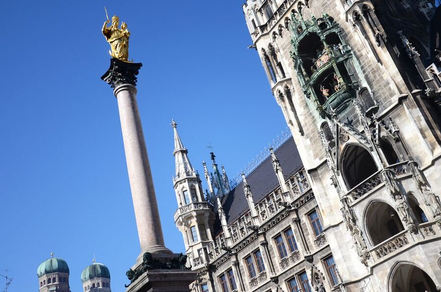Munich: Old Town Walking Tour in Spanish - What the $23 price gets you