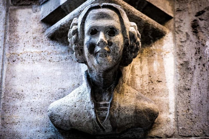 Munich: Raven Black Witches and Executioners Walking Tour - Starting beneath the Frauenkirche towers