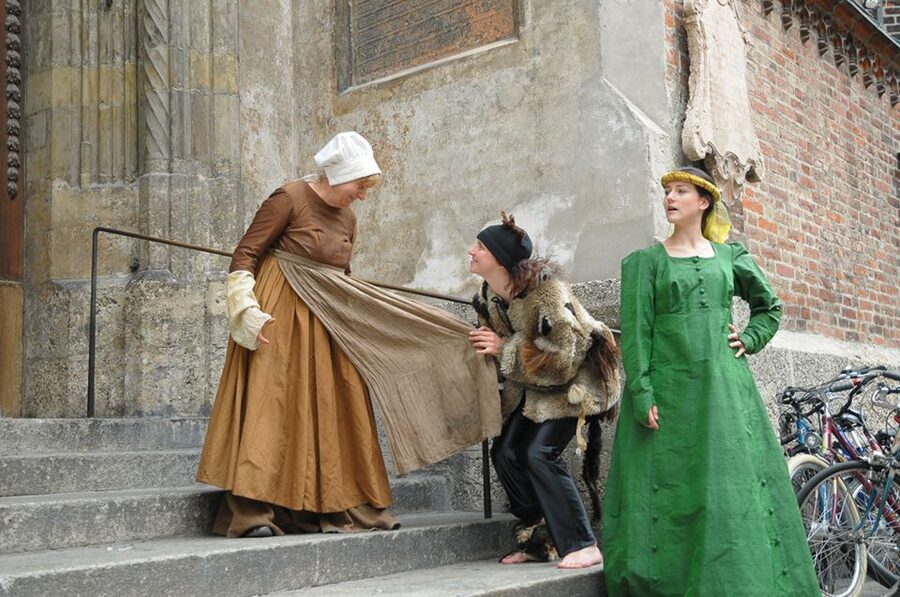Munich: Scary Tour with actors in GERMAN - Platzl and Munich’s old red-light district
