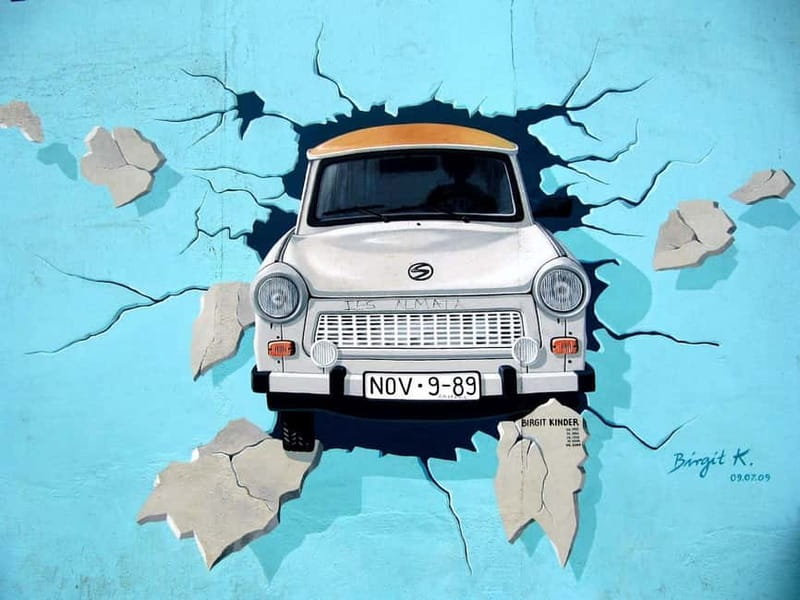 Private Alternative Berlin Tour -Murals, Graffiti and Squats - Oberbaum Bridge closes with a strong Berlin view