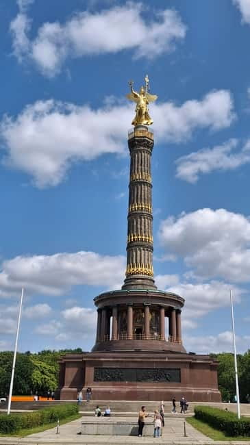 Private Alternative Berlin Tour -Murals, Graffiti and Squats - The guide makes the difference