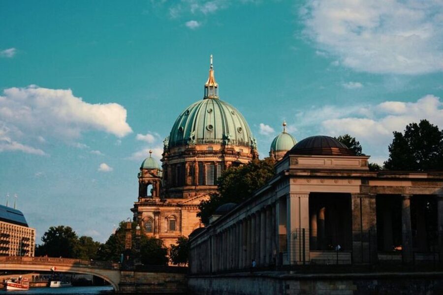 Private custom tour with a local guide Berlin - Booking details that affect your day