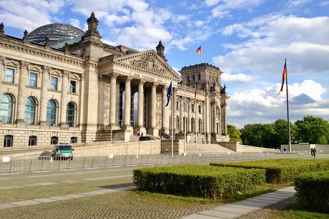 Private Taxi Tour of Berlin East and West and Neighbourhood approx. 4-6h - West Berlin from the Victory Column to Kurfürstendamm
