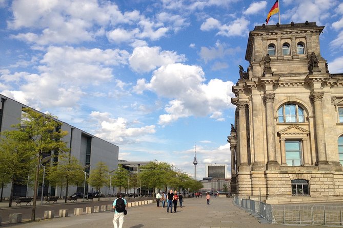 Private Taxi Tour of Berlin East and West and Neighbourhood approx. 4-6h - Museums, the Kulturforum, and the route’s limits