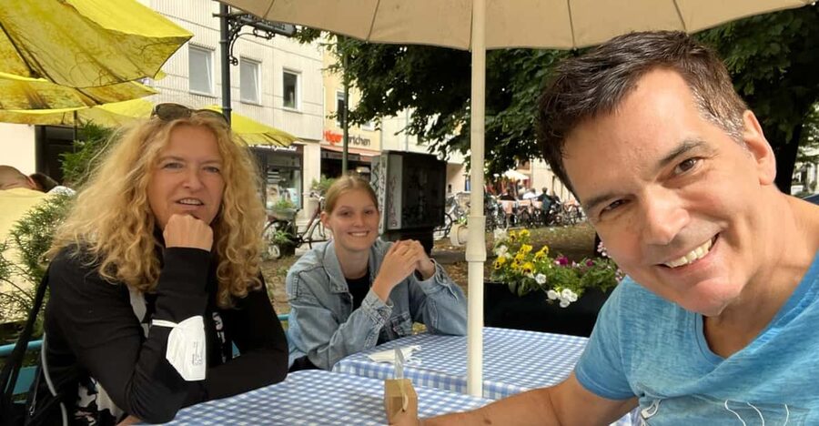 Private Taxi Tour through Berlin Extended & Relaxed ca 6-8h - The Holocaust Memorial and Brandenburg Gate