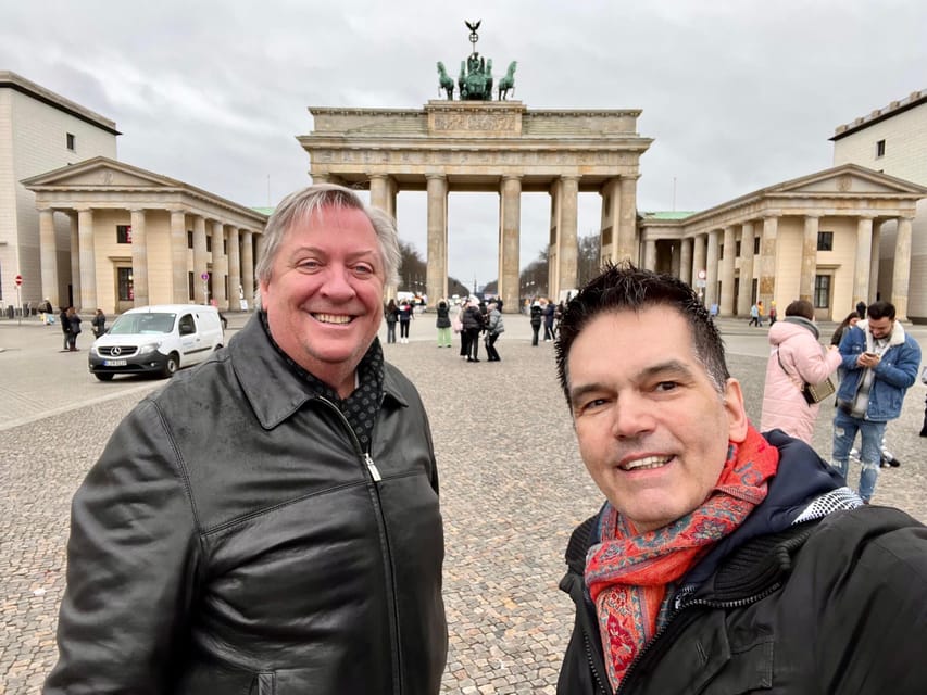 Private Taxi Tour through Berlin Extended & Relaxed ca 6-8h - The Humboldt Forum rooftop view