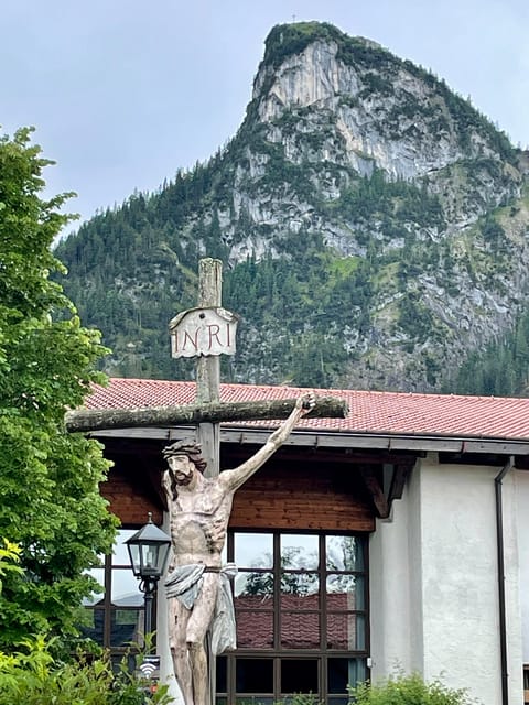 Private tour to Neuschwanstein castle from Munich - Why the private format helps at Neuschwanstein