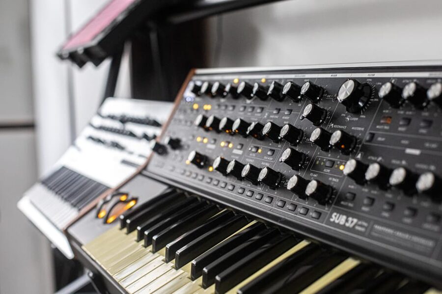 Produce Techno and House Music in Berlin - Who Should Book This Activity