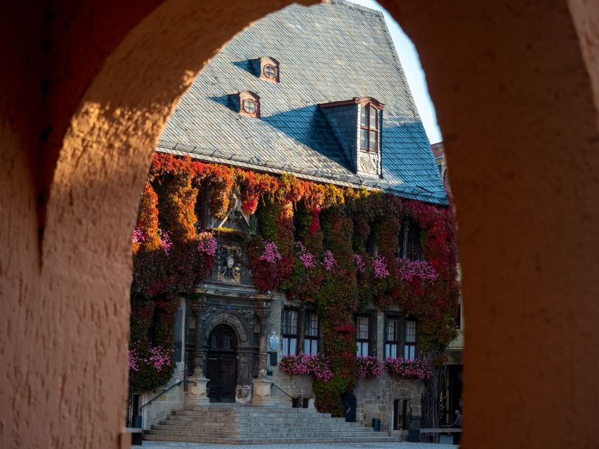 Quedlinburg: Guided City Highlights Walking Tour - Climbing to Castle Hill