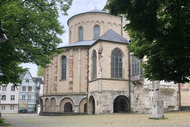 Roman Cologne: A Self-Guided Audio Tour - Roman soldiers on a Gothic facade