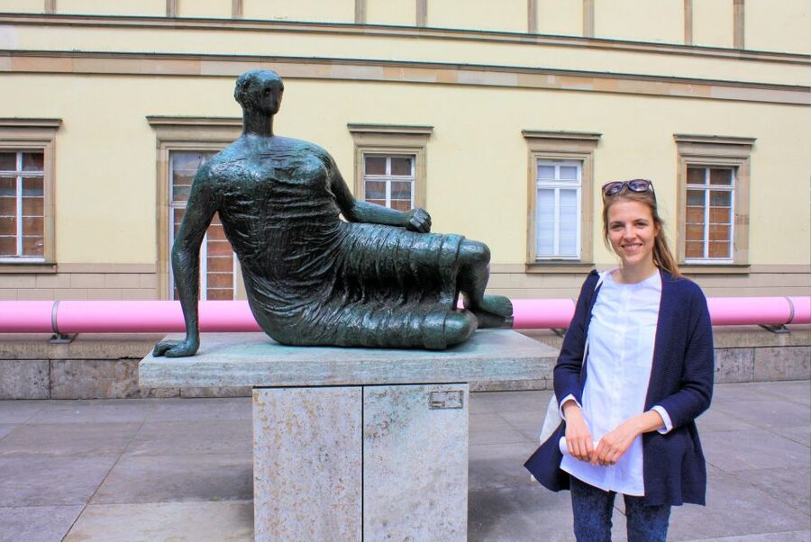 Stuttgart: entertaining guided tour to old town highlights - Palace Square and the city’s grand center