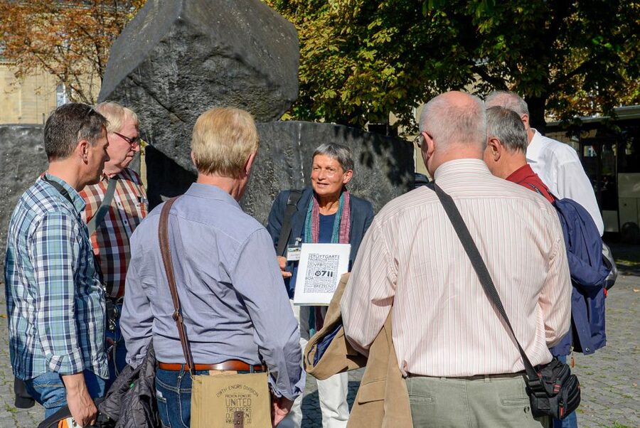 Stuttgart: entertaining guided tour to old town highlights - Hauptbahnhof and Stuttgart’s architectural story