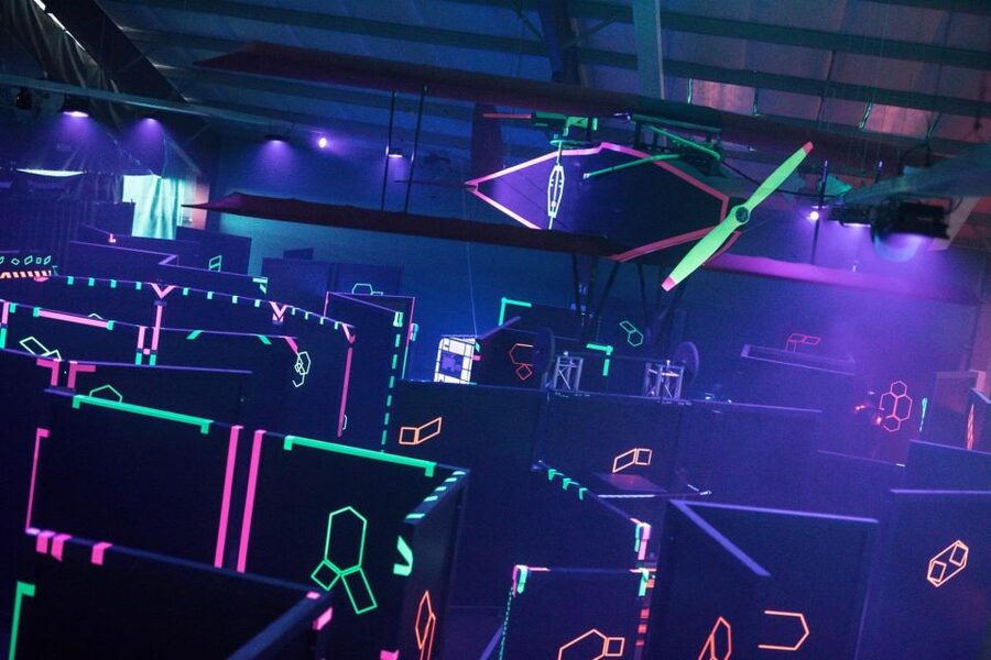 Stuttgart: Indoor Lasertag Experience - How the 90-minute session works for a group