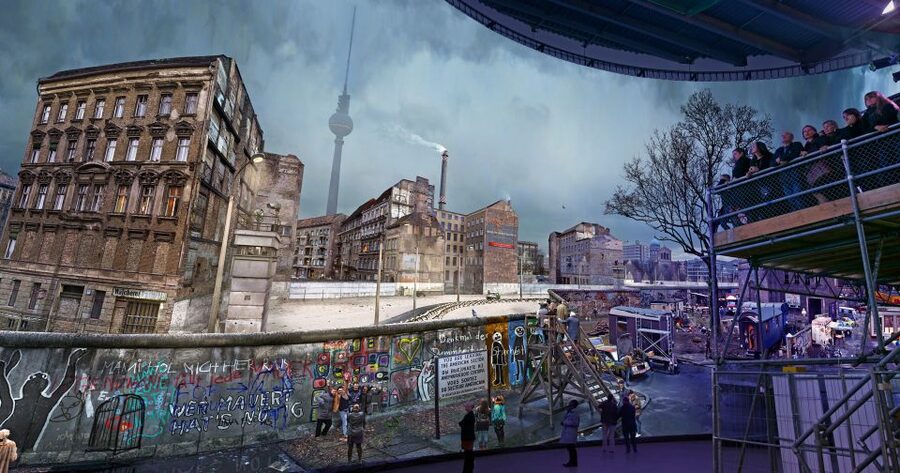 THE WALL: asisi Panorama Berlin Ticket - The three-room layout keeps the visit manageable
