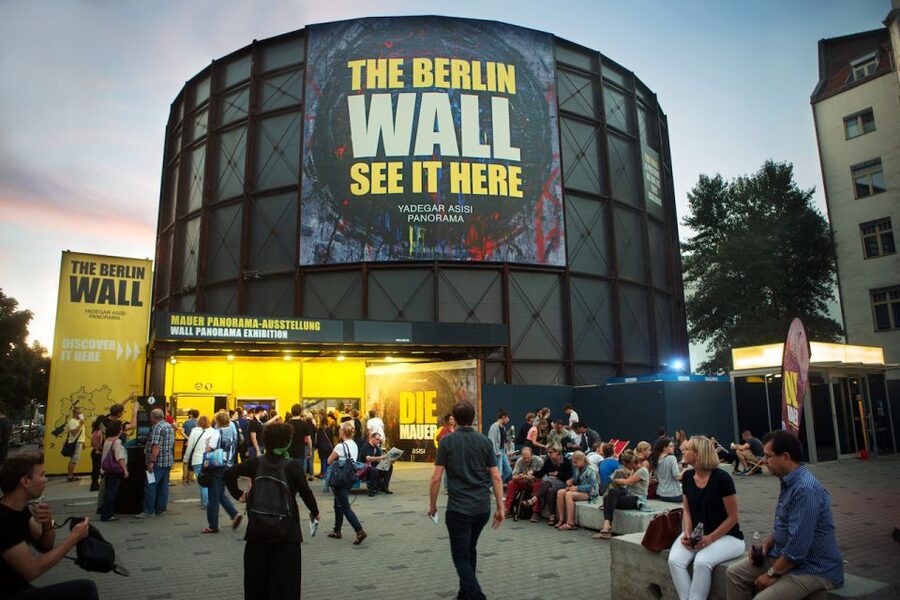THE WALL: asisi Panorama Berlin Ticket - The ground-level details make the scene personal