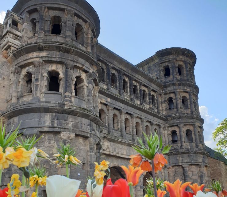 Trier: Guided City Walk with Wine Tasting - Porta Nigra: starting with Rome
