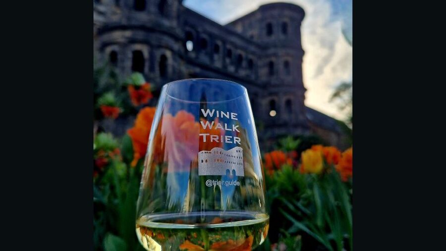 Trier: Guided City Walk with Wine Tasting - Aula Palatina and the Electoral Palace